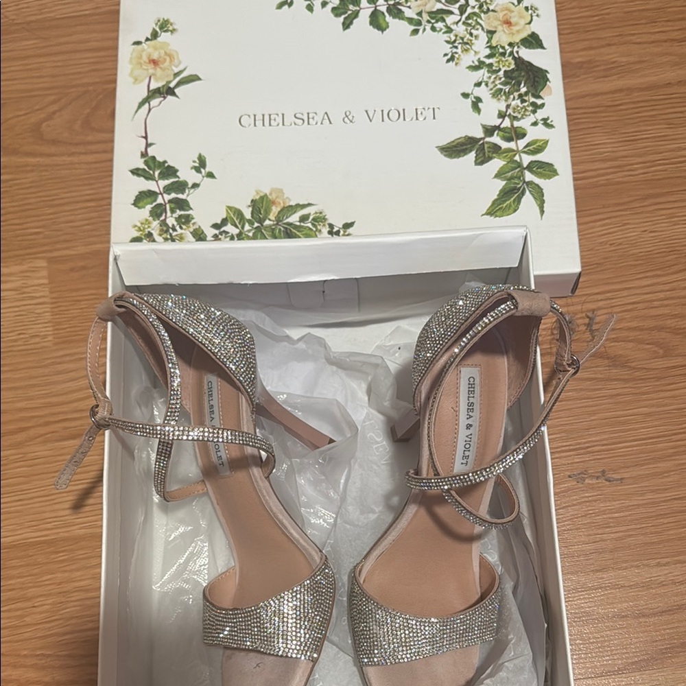 Chelsea & Violet Silver Women's Heels
